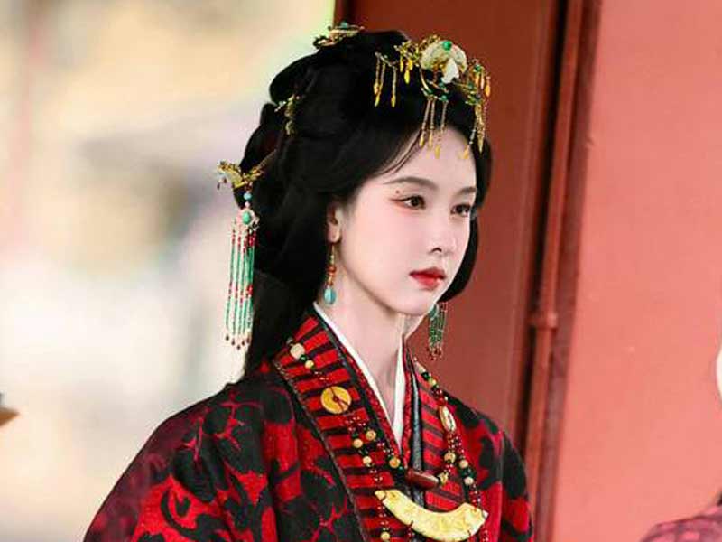 Chen Duling: The Crimson Phoenix Rising in Chinese Drama