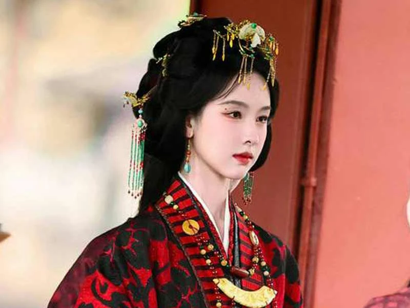 Chen Duling: The Crimson Phoenix Rising in Chinese Drama