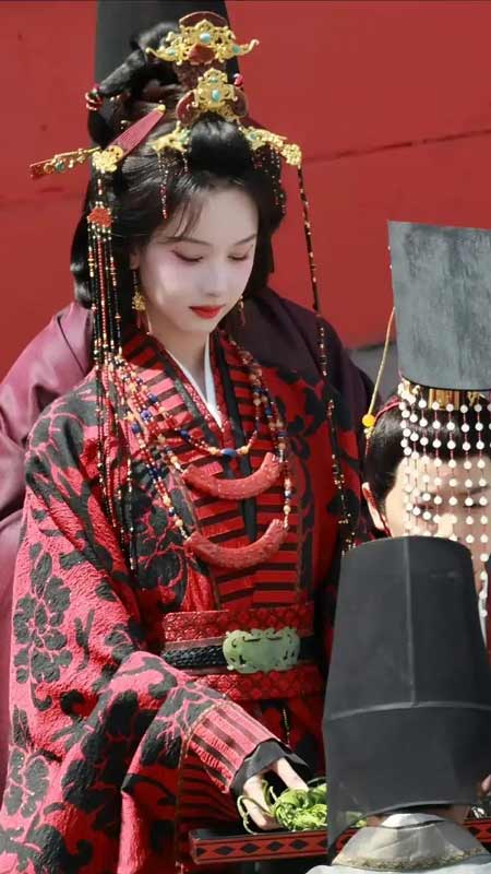 Chen Duling: The Crimson Phoenix Rising in Chinese Drama