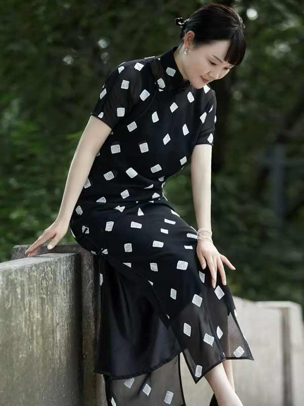 Cool Qipao: Secrets to Sweat-Free Summer Style