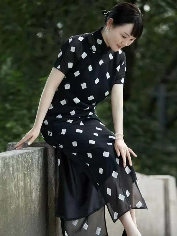Cool Qipao: Secrets to Sweat-Free Summer Style