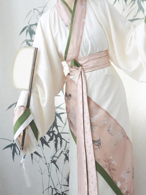 Fabric Meets Verses: Hanfu’s Poetic Soul