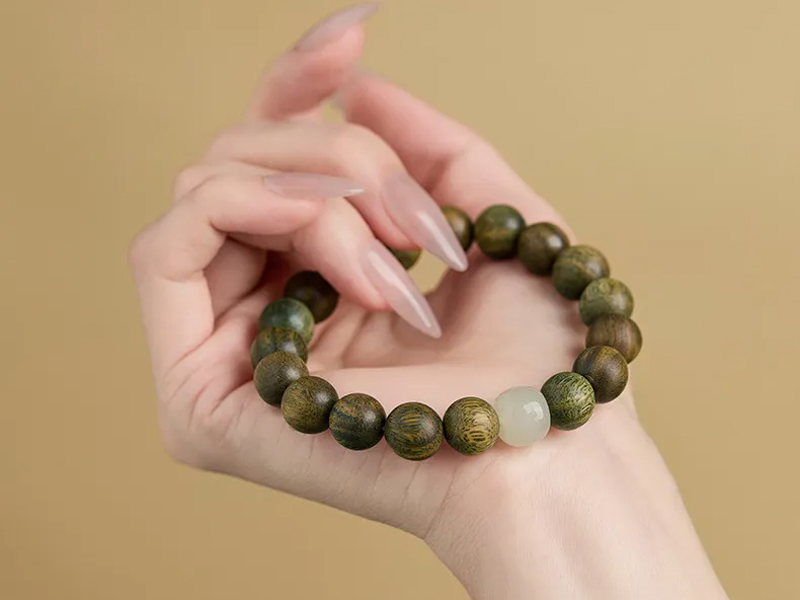 Green Sandalwood: Your Ancient Path to Peace and Vitality!