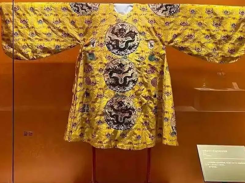 Heritage Weaves: Old Patterns in New Outline