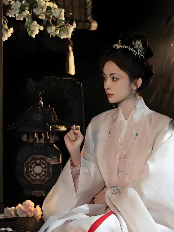 How China's Actresses Are Rewriting History Through Fabric