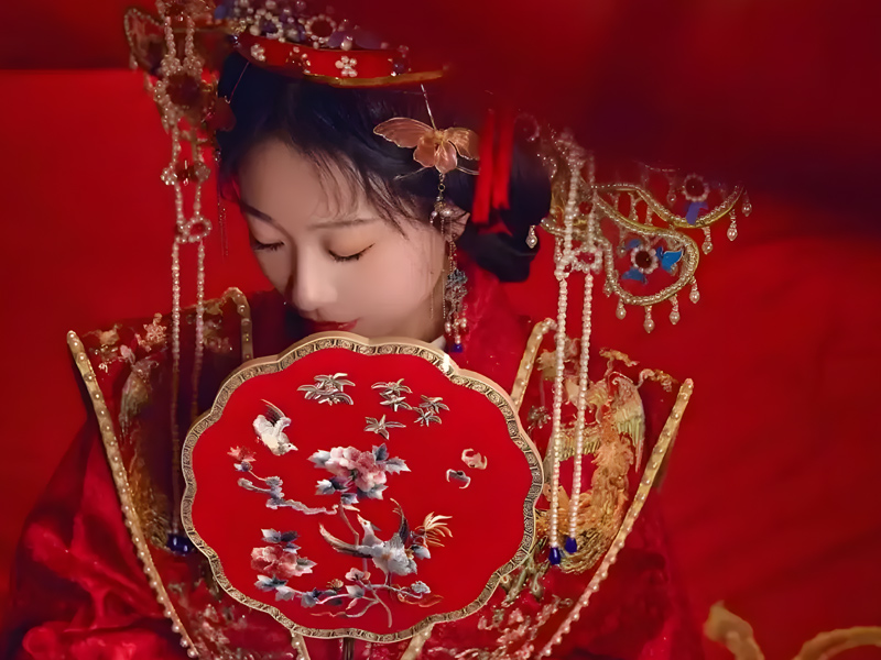 How Does Ancient Chinese Wedding Attire Captivate Modern Hearts?