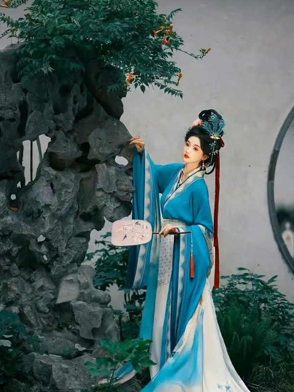 How Hanfu and Ancient Architecture Echo China’s Soul