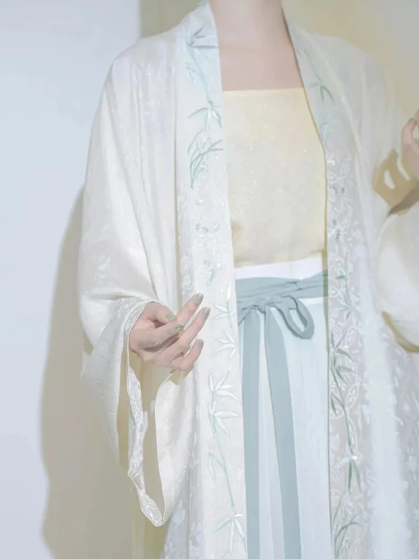 How Hanfu's Empty Spaces Create Living Poetry