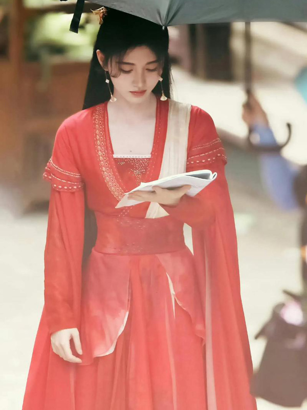 How Ju Jingyi's Heatwave Honesty Forged a Bond with Fans!