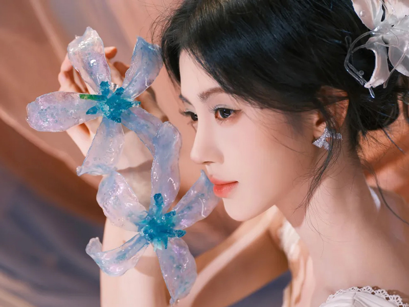 How Ju Jingyi's Liuli Zhan Costume Stole the Spotlight