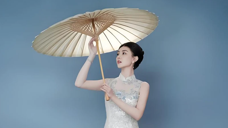 How Liang Jie's Qipao Stole the Spotlight at 2025 Gala