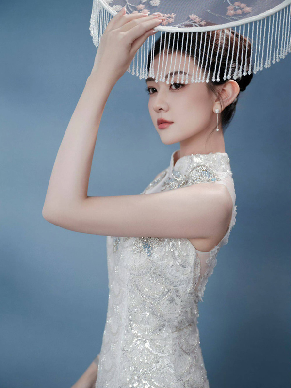 How Liang Jie's Qipao Stole the Spotlight at 2025 Gala