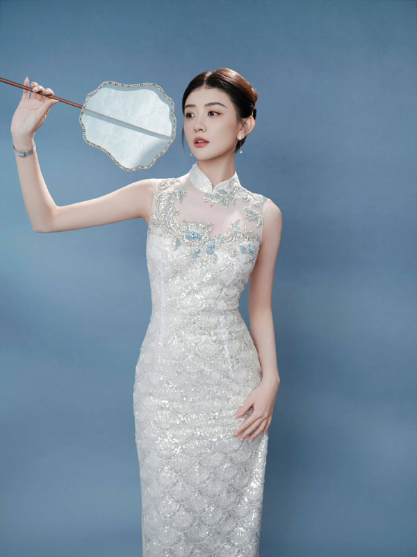 How Liang Jie's Qipao Stole the Spotlight at 2025 Gala