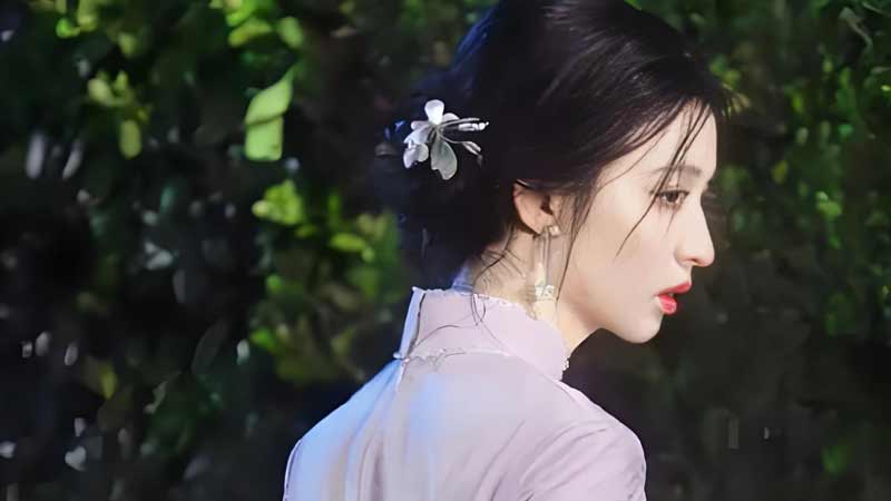 How Wang Churan's Confidence Made a Wet Qipao Shine