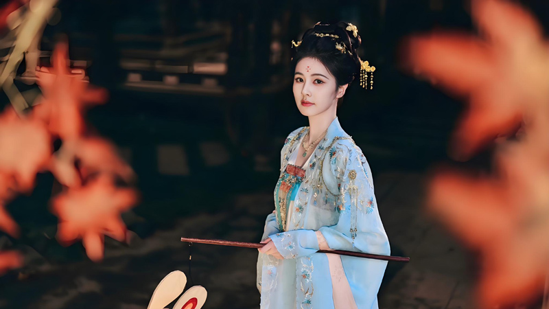 Mo Li: Bai Lu's Royal Power Play with Sharp Strategy