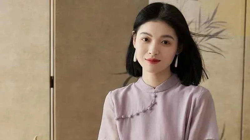 Modern Qipao: Organdy Fabric Merges Tradition, Ease