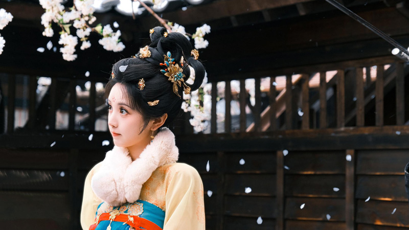 Moonlit Reunion: New Drama about Strange Tales Aesthetics