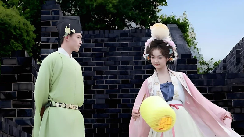 Song Dynasty Hanfu's Gentle Spirit in Today's World