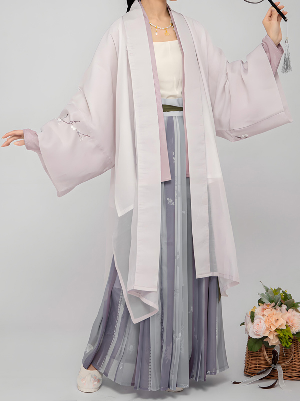 Song Dynasty Hanfu's Gentle Spirit in Today's World
