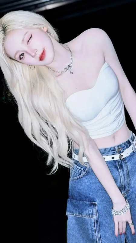 Song Yuqi's Blonde Bombshell Moment Ignites Fan Frenzy!