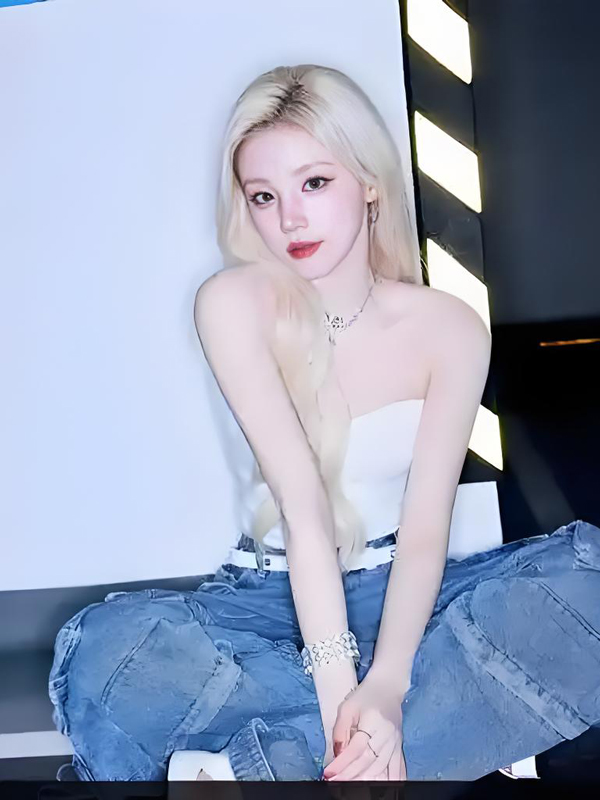 Song Yuqi's Blonde Bombshell Moment Ignites Fan Frenzy!