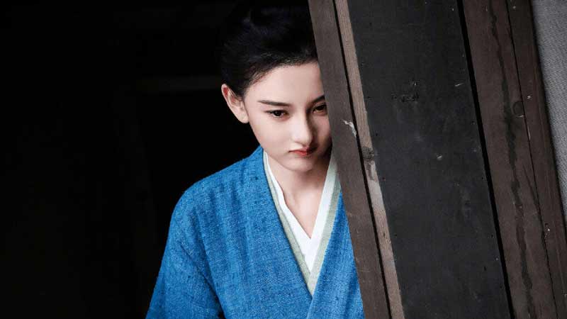 Song Zuer's Blue Robe Sparked Attention in Cousin Fortune