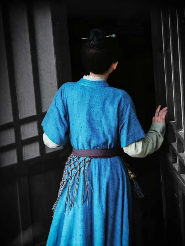Song Zuer's Blue Robe Sparked Attention in Cousin Fortune