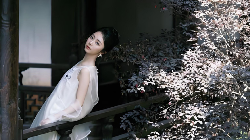 Tan Songyun: A White Silk Photoshoot at 35