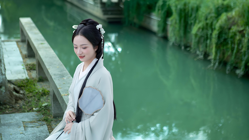 The Cultural Connotation and Future of Hanfu