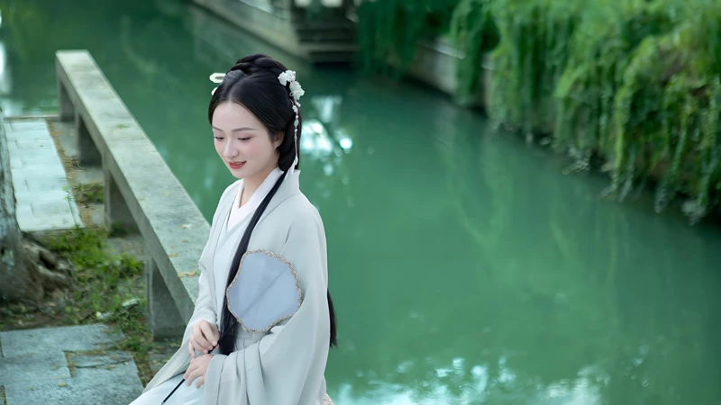 The Cultural Connotation and Future of Hanfu
