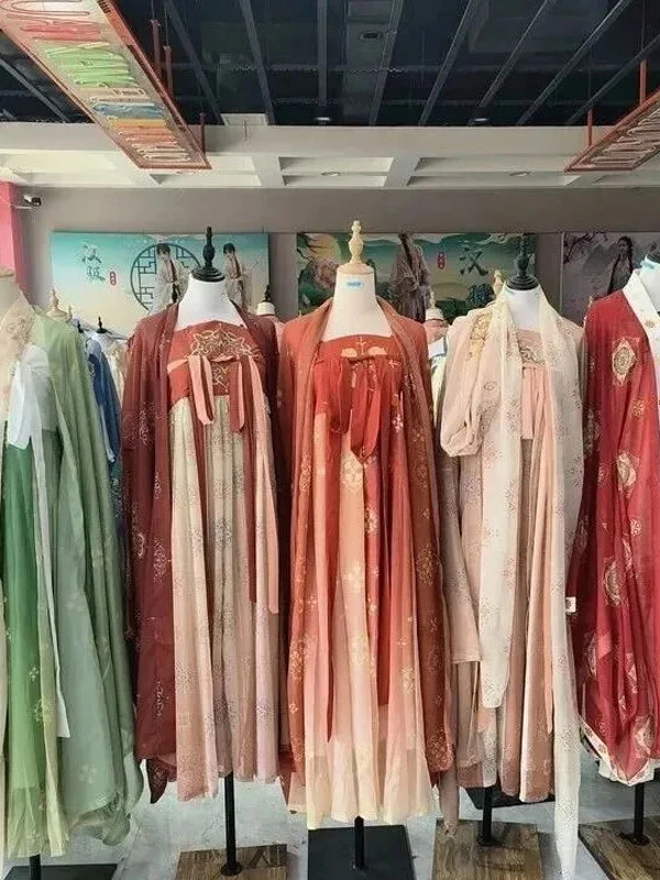The Cultural Connotation and Future of Hanfu