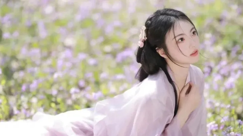 The Cultural Connotation and Future of Hanfu