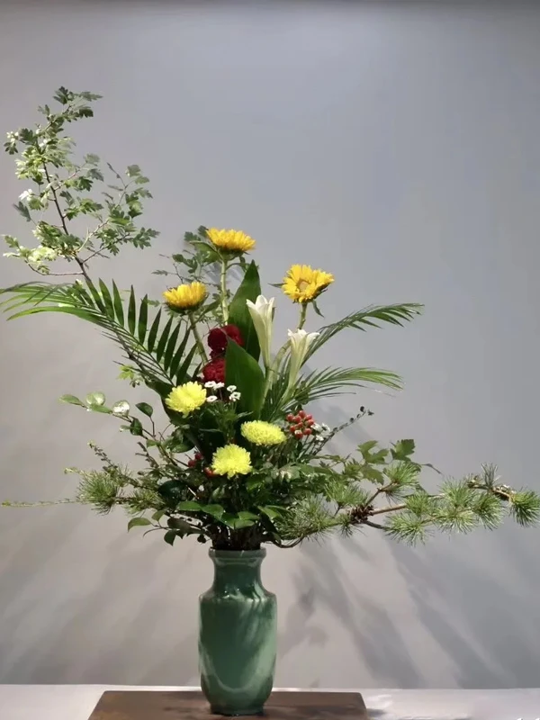 The Essence of Traditional Chinese Flower Arrangement