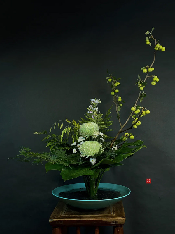 The Essence of Traditional Chinese Flower Arrangement