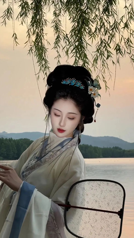 The Fabric of Culture: Unwrapping the Modern Hanfu Movement