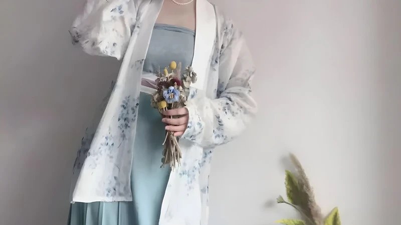What Secrets Do Your Clothes Whisper About the Seasons?