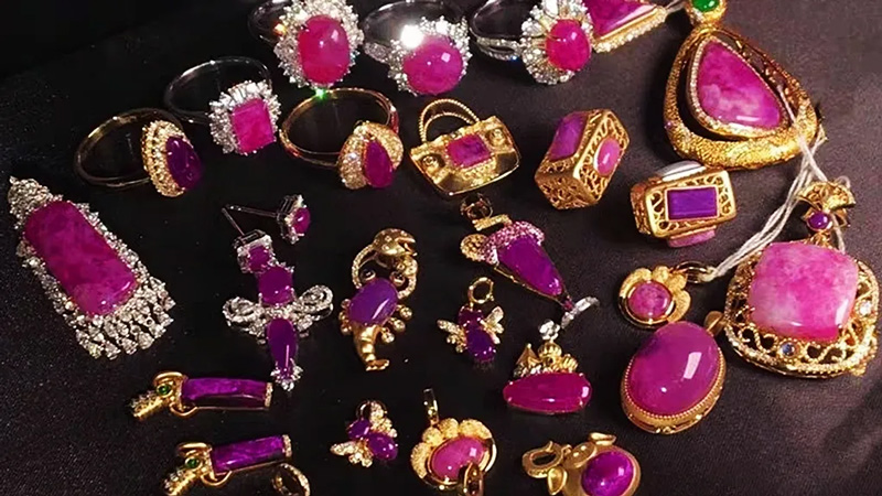 Why Women Can't Resist These 8 Crystals