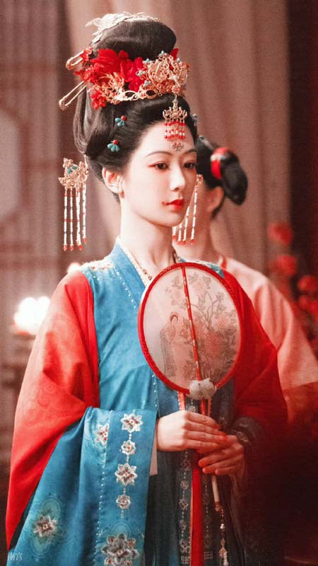 Yang Zi's Unconventional Path: Child Star to Authentic Artist