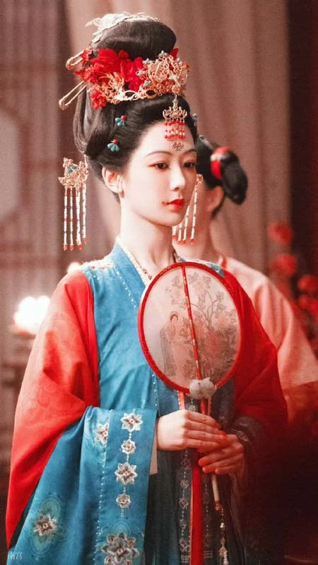 Yang Zi's Unconventional Path: Child Star to Authentic Artist