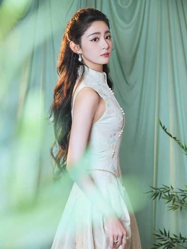Zhao Qing: Hanfu Queen to Qipao's Timeless Statement