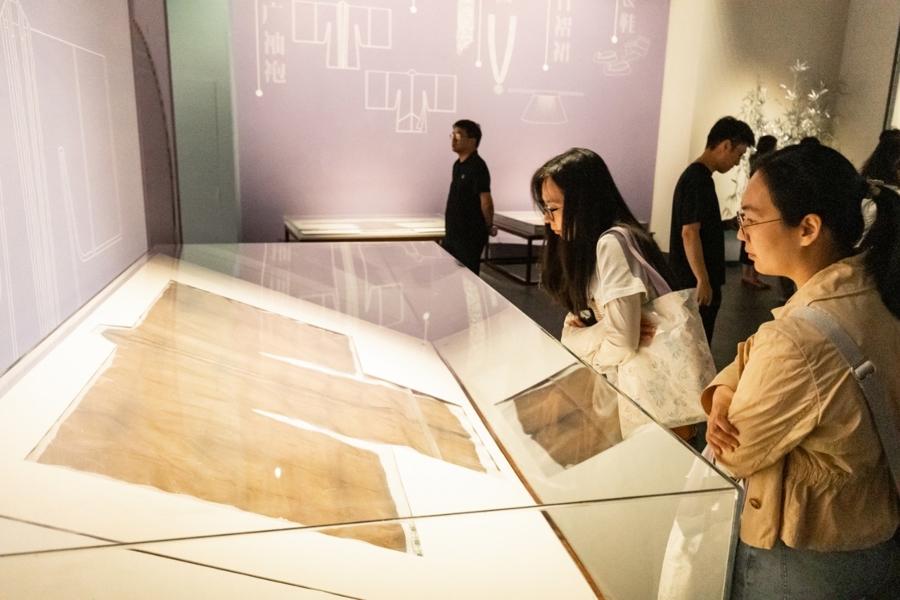Song Dynasty Crown of Clothing Hanfu Exhibition