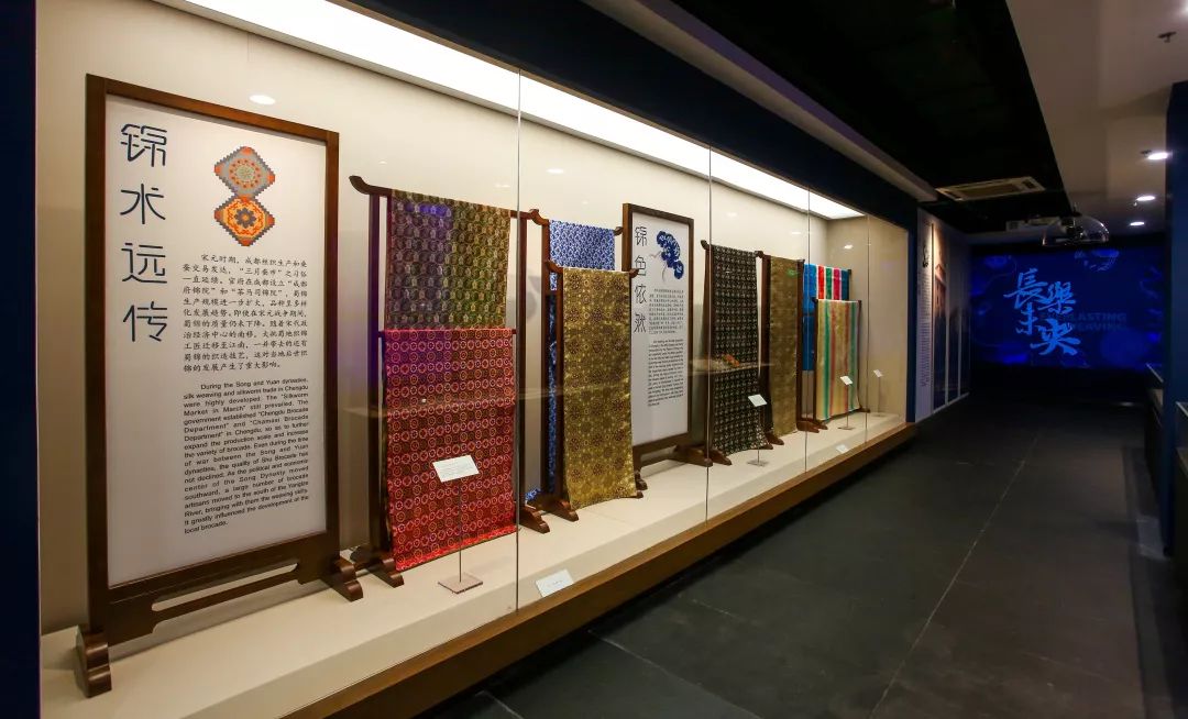 Chengdu's Revitalized Shu Brocade Fashion Show