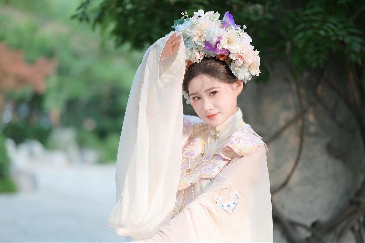 Gen Z Wears Hanfu, Zanhua as Daily Life