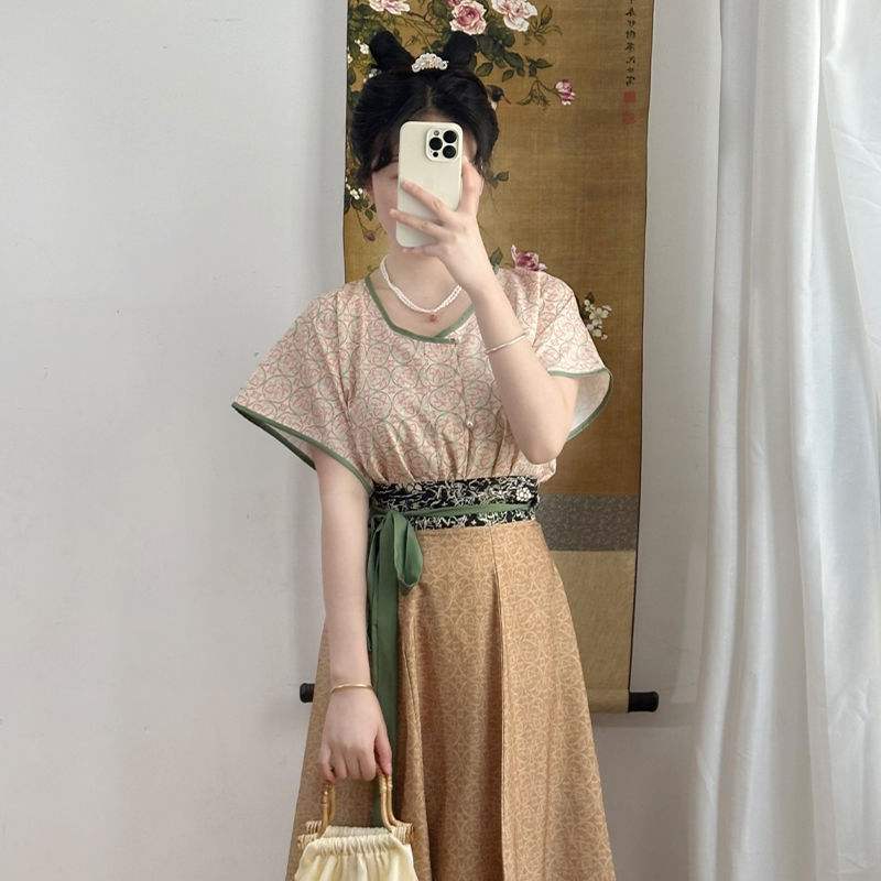 Tang Dynasty Hanfu Summer Guide: Beizi, Banbi, and Tanling