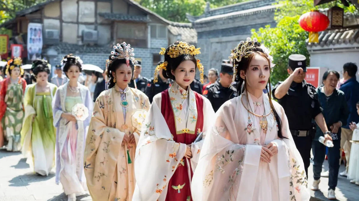 Langzhong Hanfu Festival: Explore the Ancient City 3