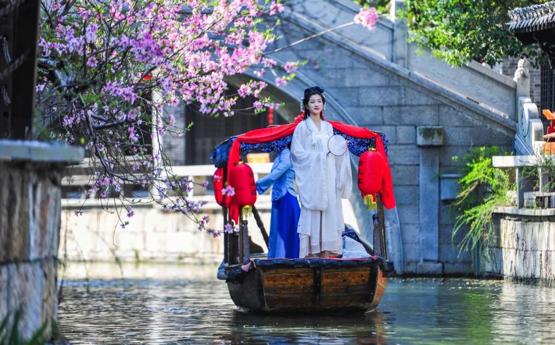 Summer 2026: Graduation Travel Meets Hanfu Rental