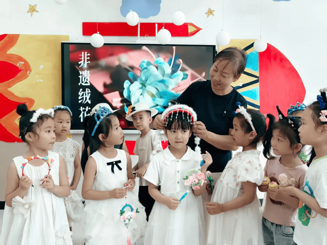Handan City Brings Velvet Flower Craft to Classrooms 2