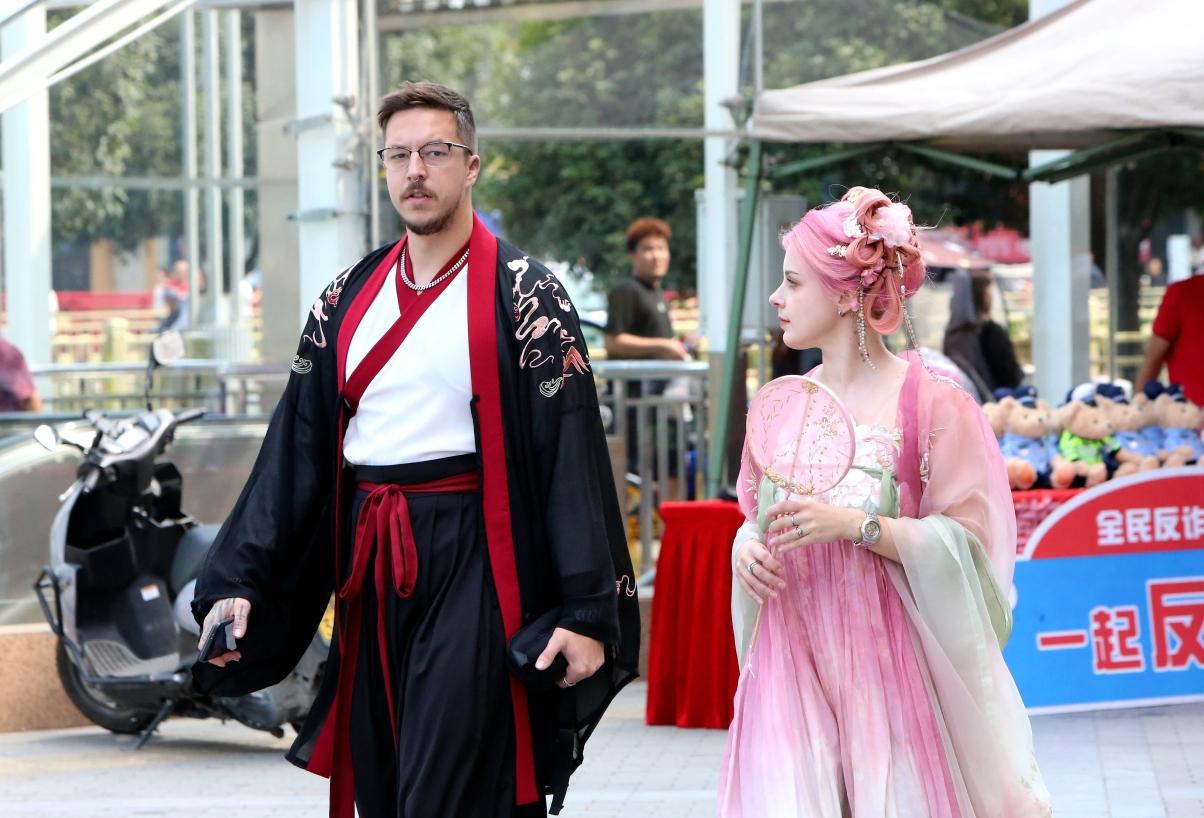 Changchun Confucian Temple Hanfu Experience Captivates International Students