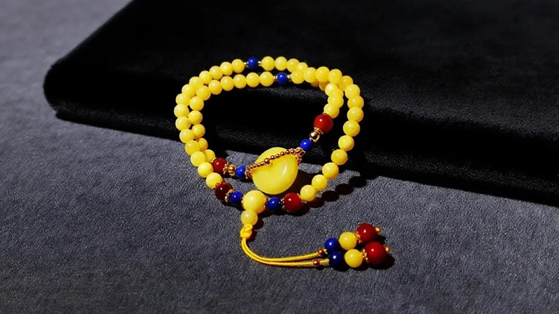 Creating Bold and Harmonious Looks with Amber's Warm Glow