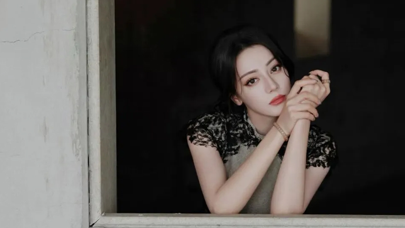 Dilraba: A Qipao Meets Knee-High Boots